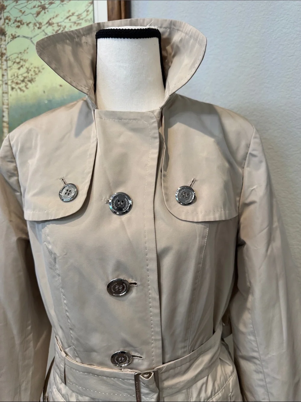 Authentic Burberry Beige Women's Trench Coat with Belt - Picture 2 of 15